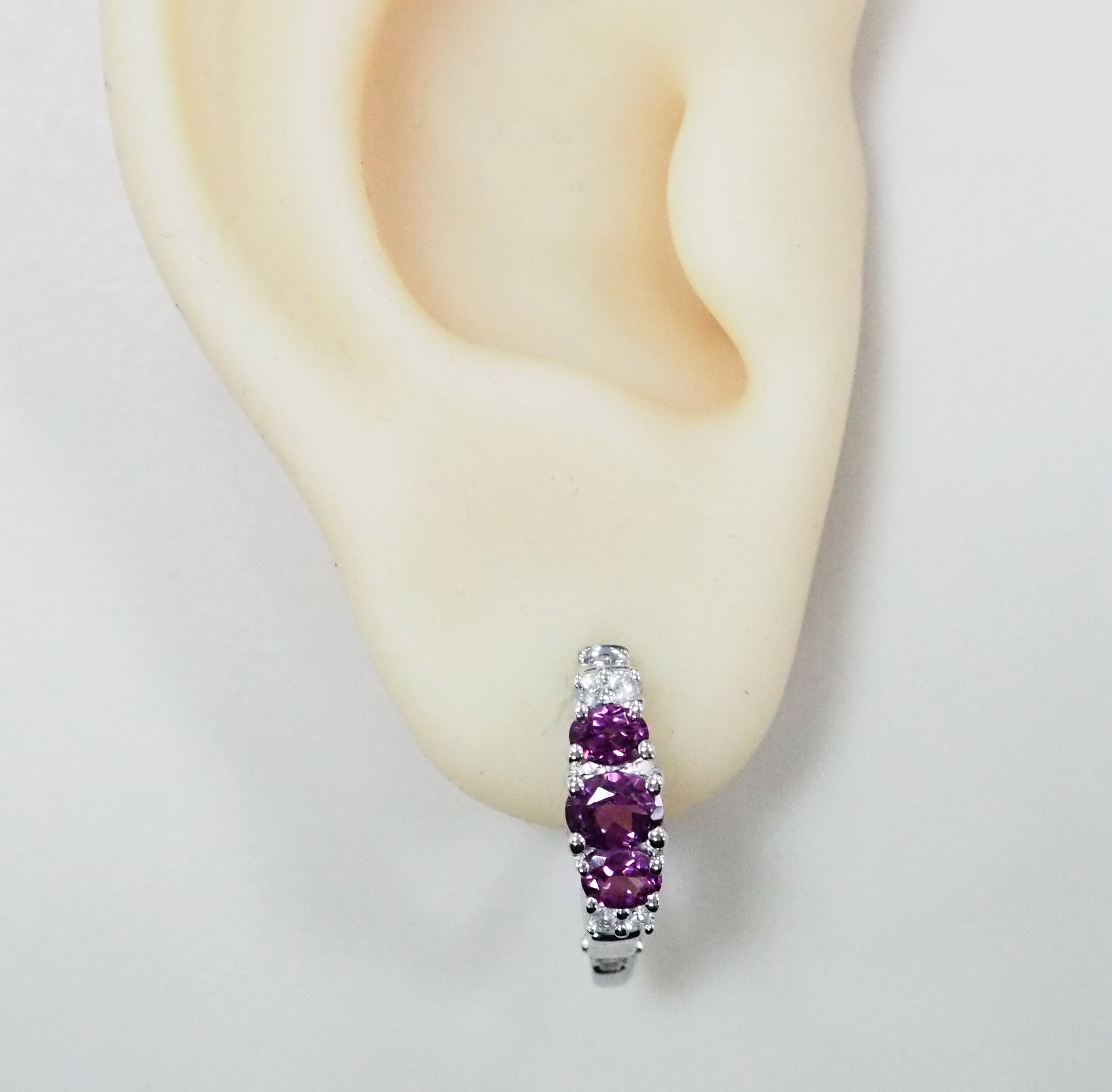 Серебряные серьги 925 пробы; вставки 6 Гранат Умбалит 1,74ct; 8 Топаз бел. 0,18ct;